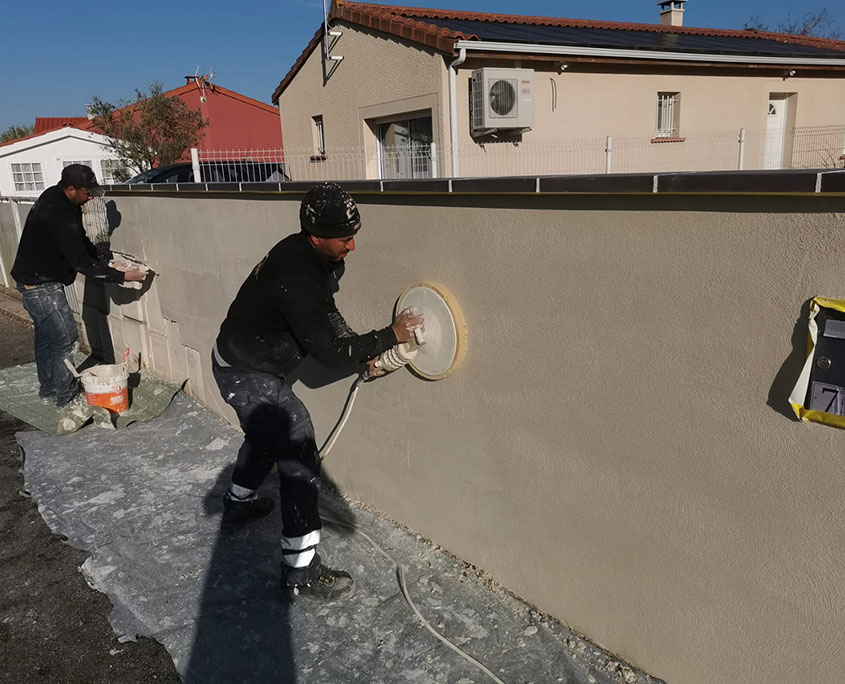 Choix de peinture pour façade : acrylique, siloxane, pliolite