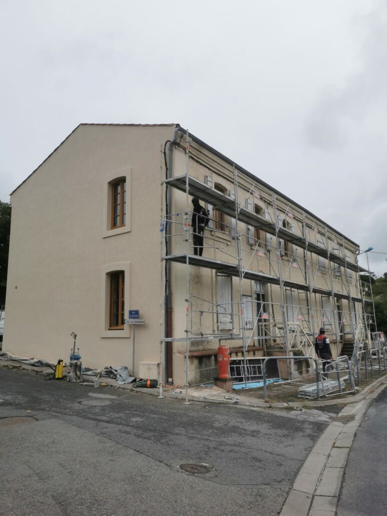réalisation d'un ravalement de façade avant l'isolation extérieur